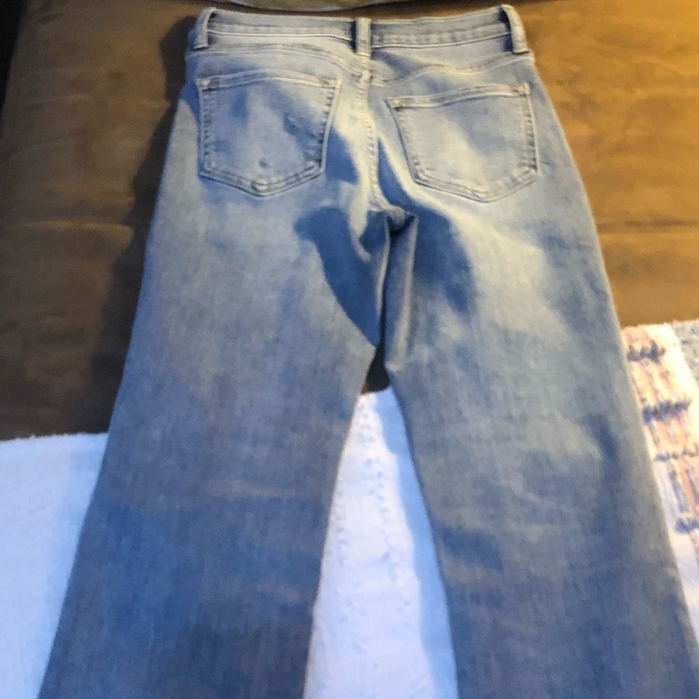 Boyfriend sneek peek size 5 jeans; worn once ( one rip in knee bought that way! - Picture 5 of 10